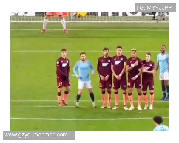 足球巨星风采尽显 球场上的精彩瞬间定格为经典之作